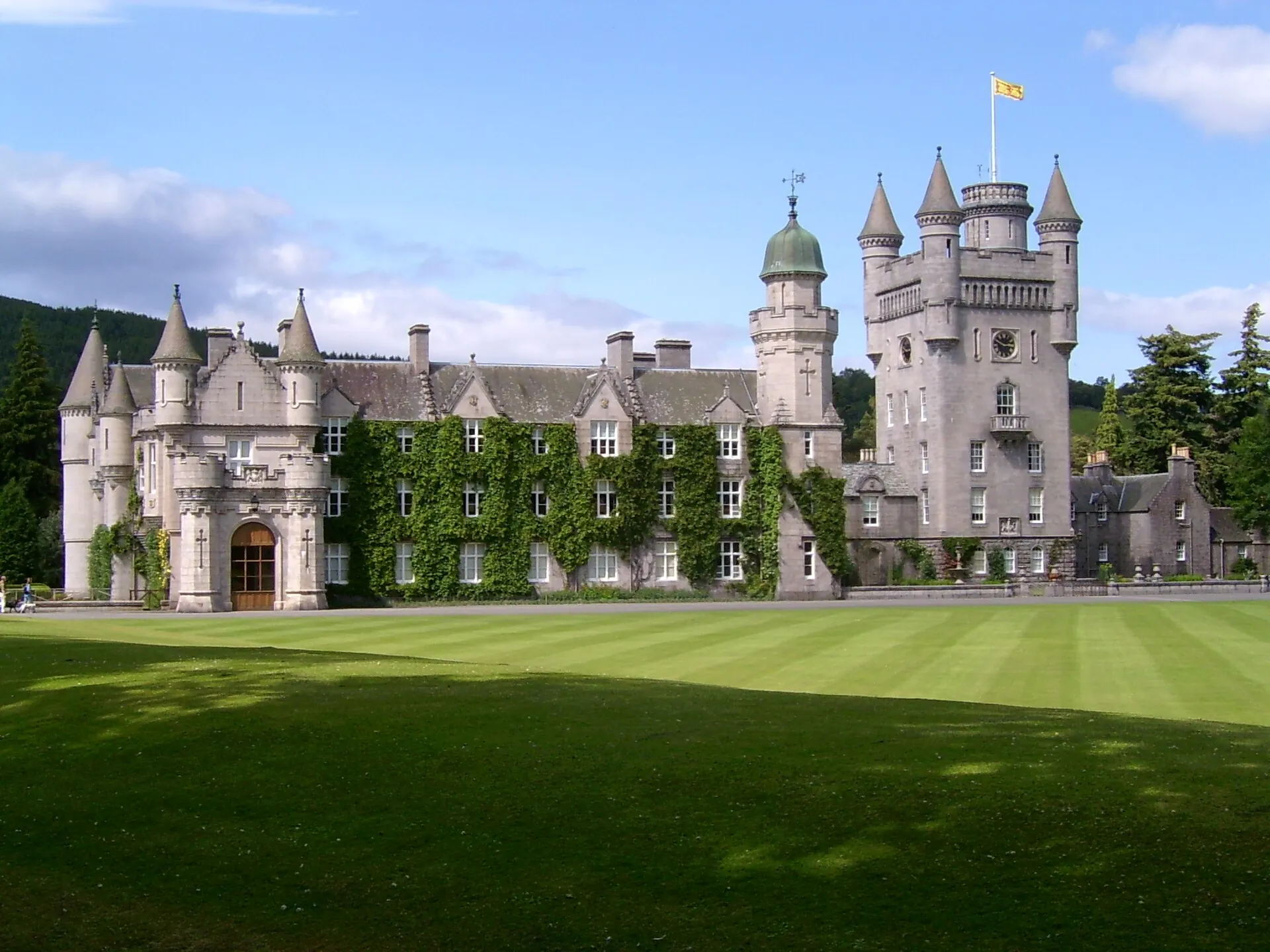 Balmoral Castle od strony ogrodów