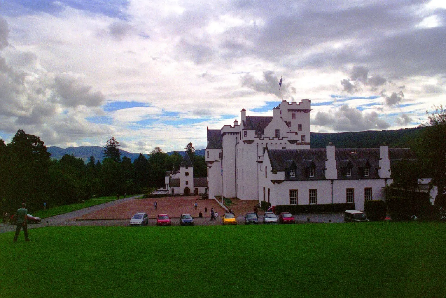 Blair Castle otoczony zielenią