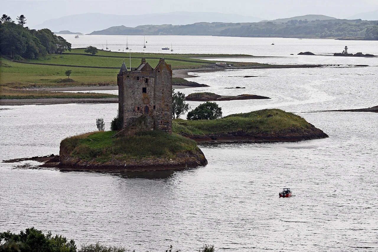 Castle Stalker na wysepce Loch Laich