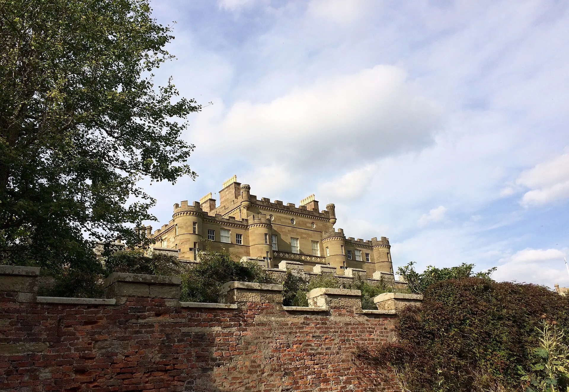 Culzean Castle widziany z ogrodów