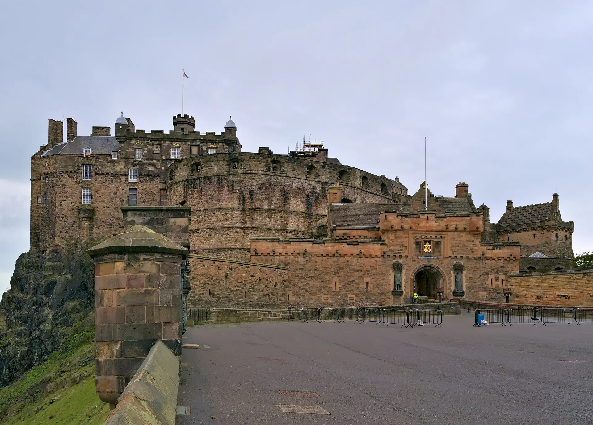 Edinburgh Castle od strony esplanady