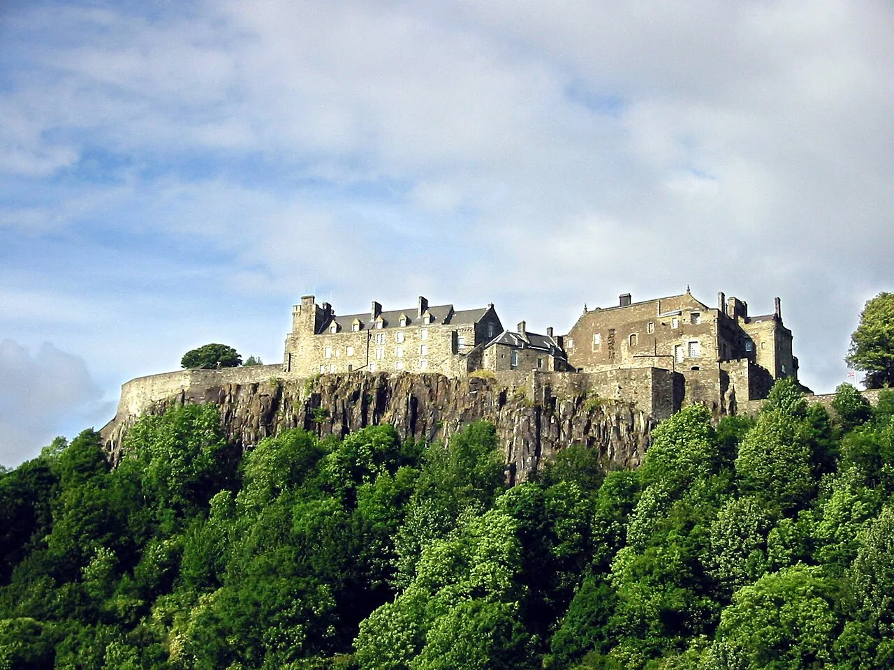Stirling Castle na skalistym wzgórzu